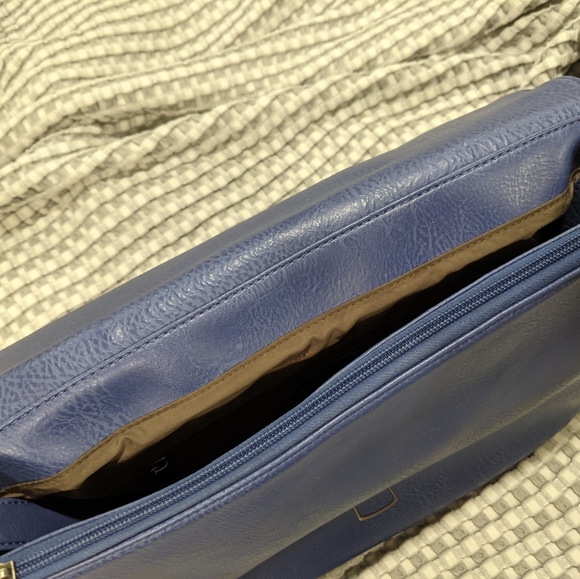 Matt and Nat Lesson Messenger Bag - Picture 2 of 6